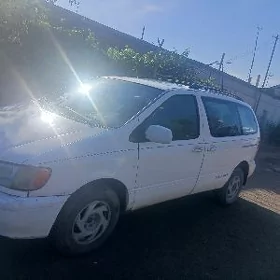 Toyota Sienna 2002