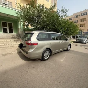 Toyota Sienna 2017