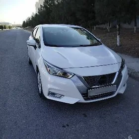 Nissan Versa 2020