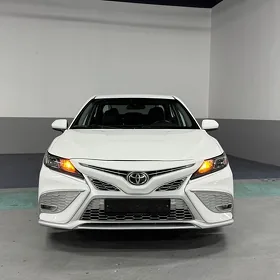 Toyota Camry 2021