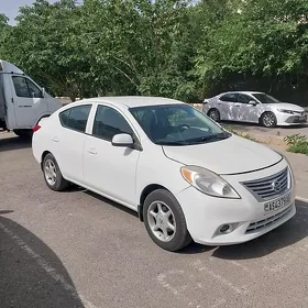 Nissan Versa 2012