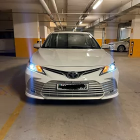 Toyota Camry 2021