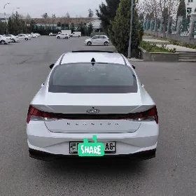 Hyundai Elantra 2022