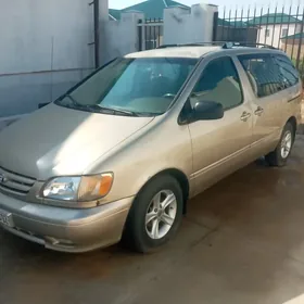 Toyota Sienna 2002