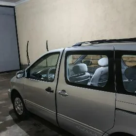 Toyota Sienna 2001