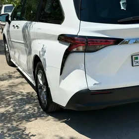 Toyota Sienna 2023