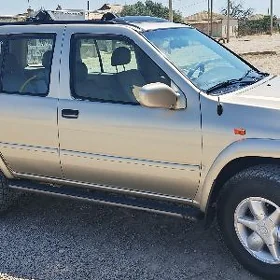 Nissan Pathfinder 2000