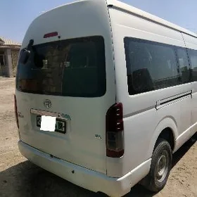 Toyota Hiace 2015