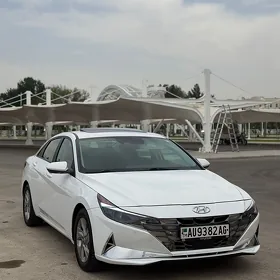 Hyundai Elantra 2022
