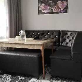 kuhonnıy ugolok i stol