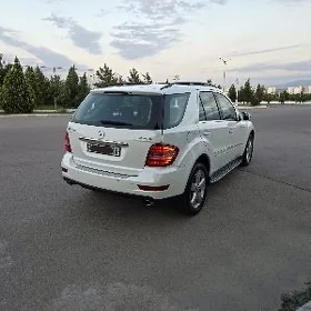 Mercedes-Benz ML500 2011