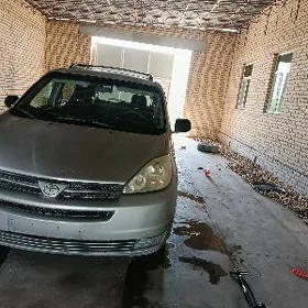 Toyota Sienna 2004
