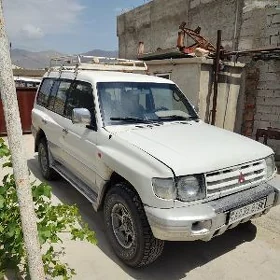 Mitsubishi Pajero 2000