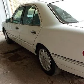 Mercedes-Benz E320 1997