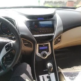 Hyundai Elantra 2011