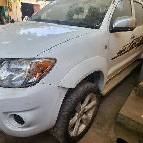 Toyota Hilux 2011
