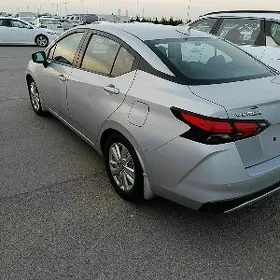 Nissan Versa 2021
