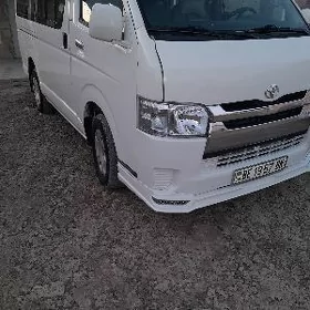 Toyota Hiace 2010