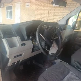 Toyota Hiace 2022