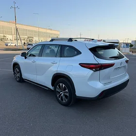 Toyota Highlander 2021