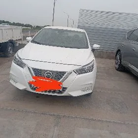 Nissan Versa 2022