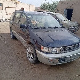 Mitsubishi Chariot 1995