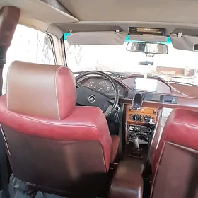 Mercedes-Benz 500E 1988