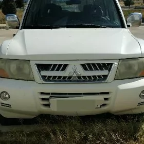 Mitsubishi Pajero 2003