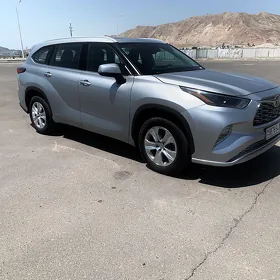 Toyota Highlander 2022