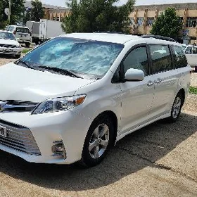 Toyota Sienna 2018