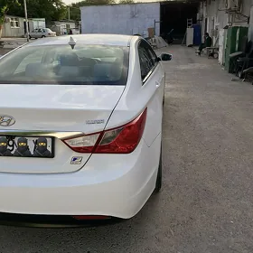 Hyundai Sonata 2011