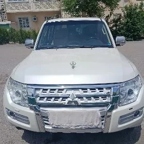 Mitsubishi Pajero 2015