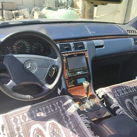 Mercedes-Benz E320 1996