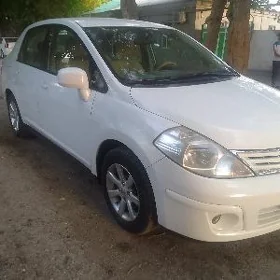 Nissan Tiida 2011