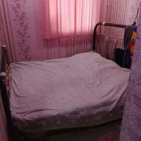 Кровать