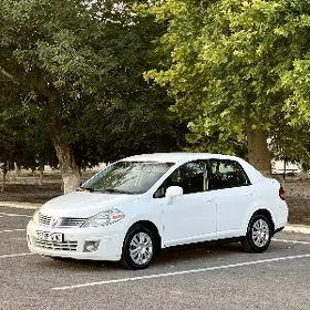 Nissan Versa 2011