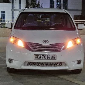 Toyota Sienna 2010