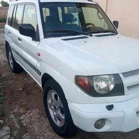 Mitsubishi Pajero 2000