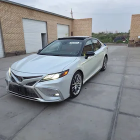 Toyota Camry 2021