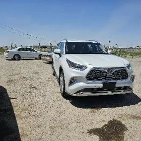 Toyota Highlander 2021