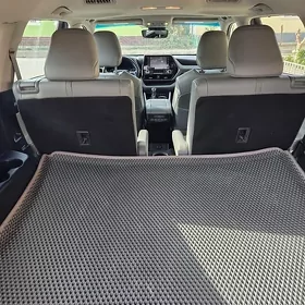 Toyota Highlander 2021