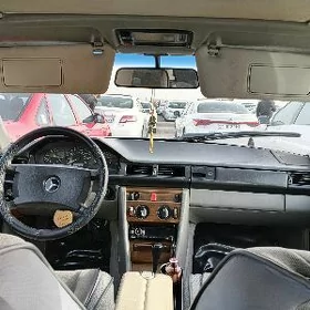 Mercedes-Benz 230E 1988