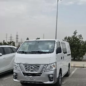 Nissan Urvan 2022