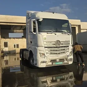 Mercedes-Benz ACTROS 3331 2014
