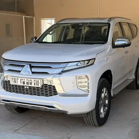 Mitsubishi Pajero 2020