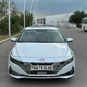 Hyundai Elantra 2022