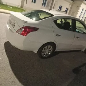 Nissan Versa 2011
