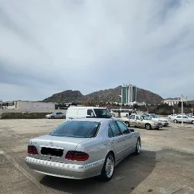 Mercedes-Benz E320 2001