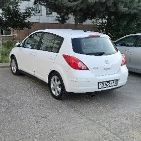 Nissan Tiida 2011