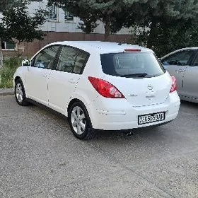 Nissan Tiida 2011